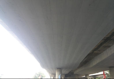 梁體粘貼碳纖維布，并進行梁底修補